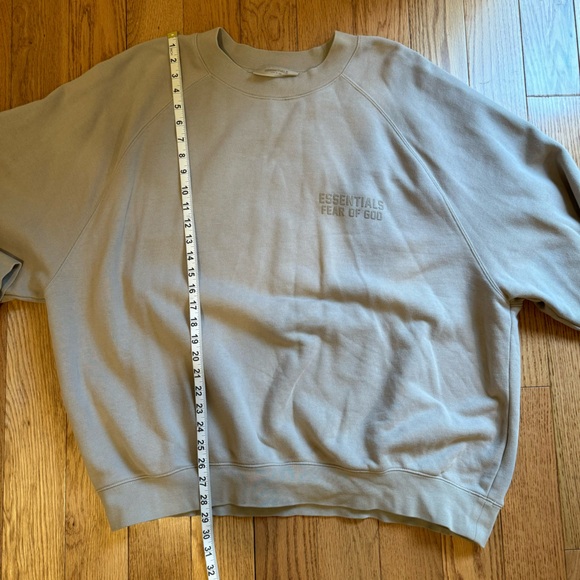 Essentials Fear of God crewneck (2 sweater) BUNDLE WITH CHAMPION - Picture 4 of 10